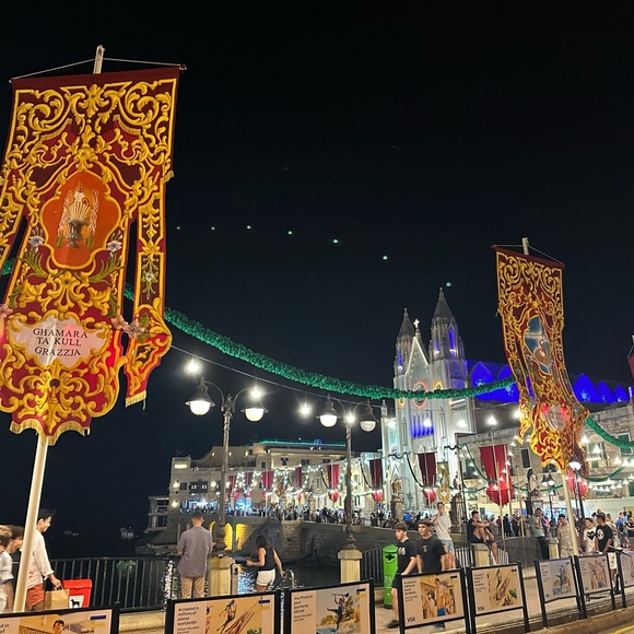 Hello and Welcome to my Closet ❤️ - Picture 14 of 17